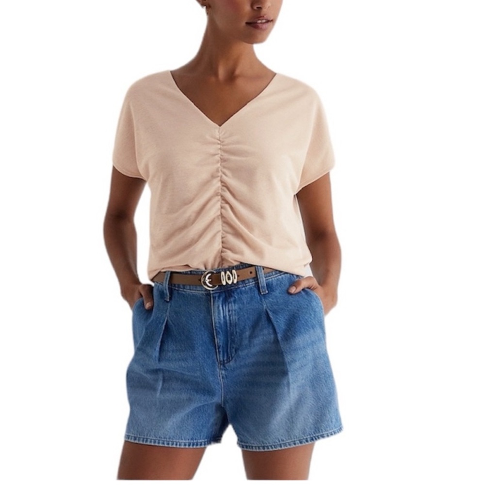 EXPRESS Relaxed V-Neck Ruched Tee (neutral) - Picture 3 of 6